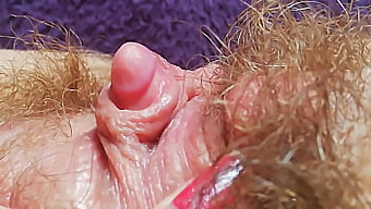 Video POV intens orgasme gadis amatur dengan rangsangan klitoris yang intens